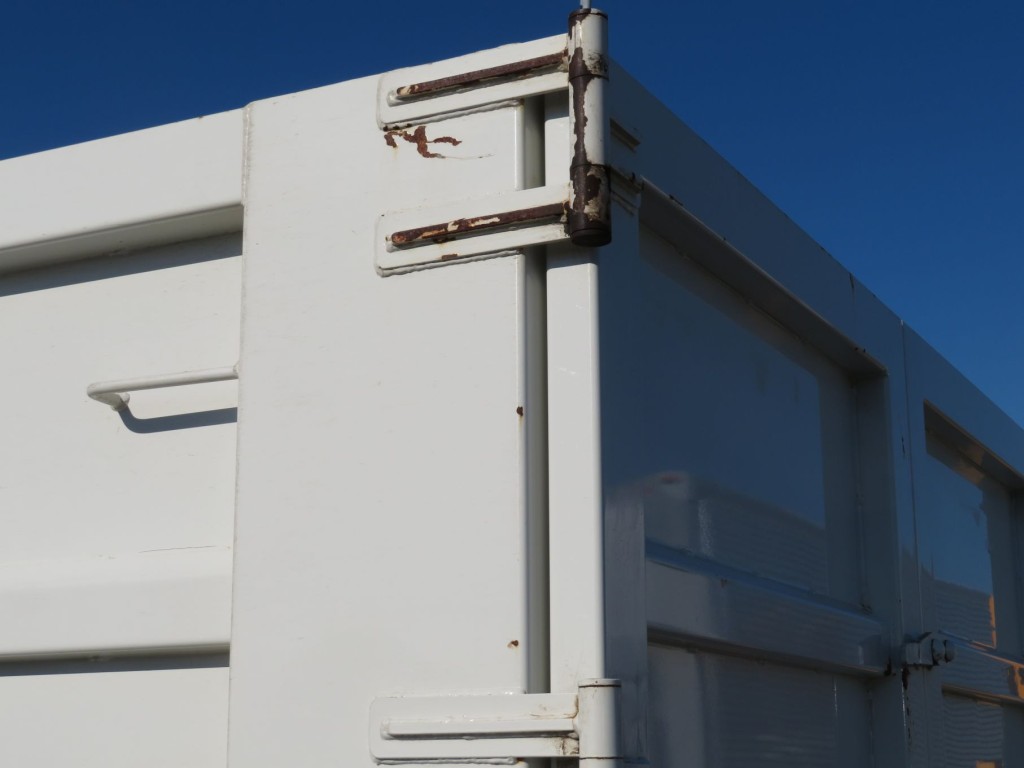 リア扉のヒンジ部にサビがあります。|いすゞ フォワード PKG-FRR90S1(2WD)の写真36