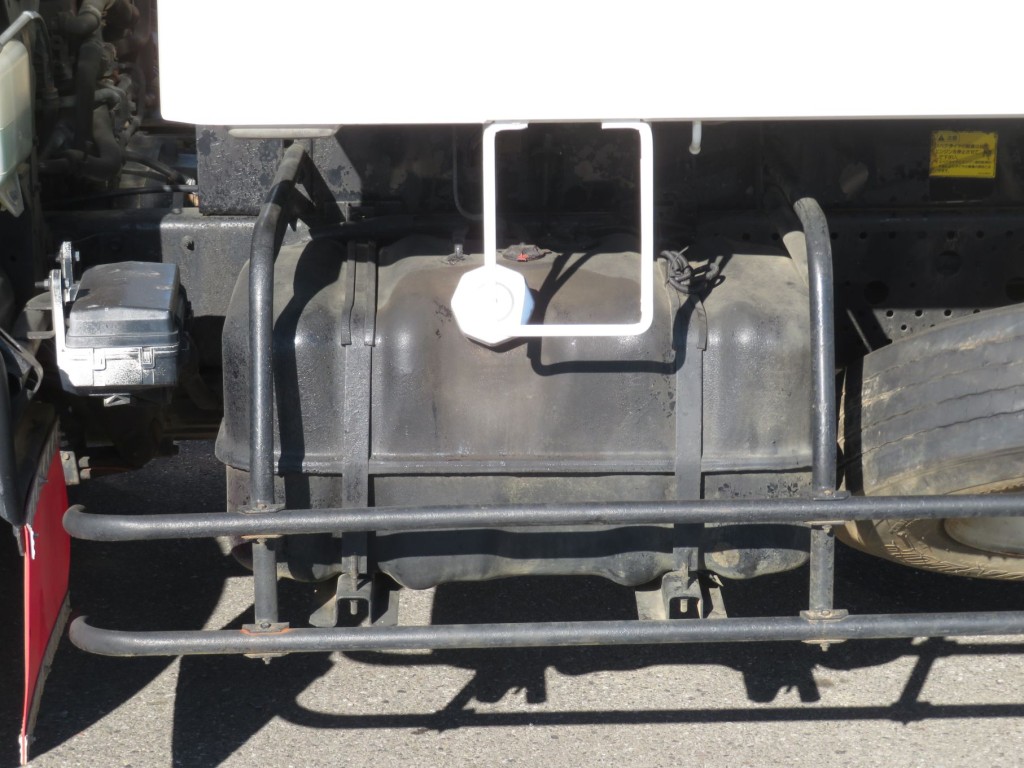 リア扉上部に細かいキズ・サビがあります|いすゞ フォワード PKG-FRR90S1(2WD)の写真69