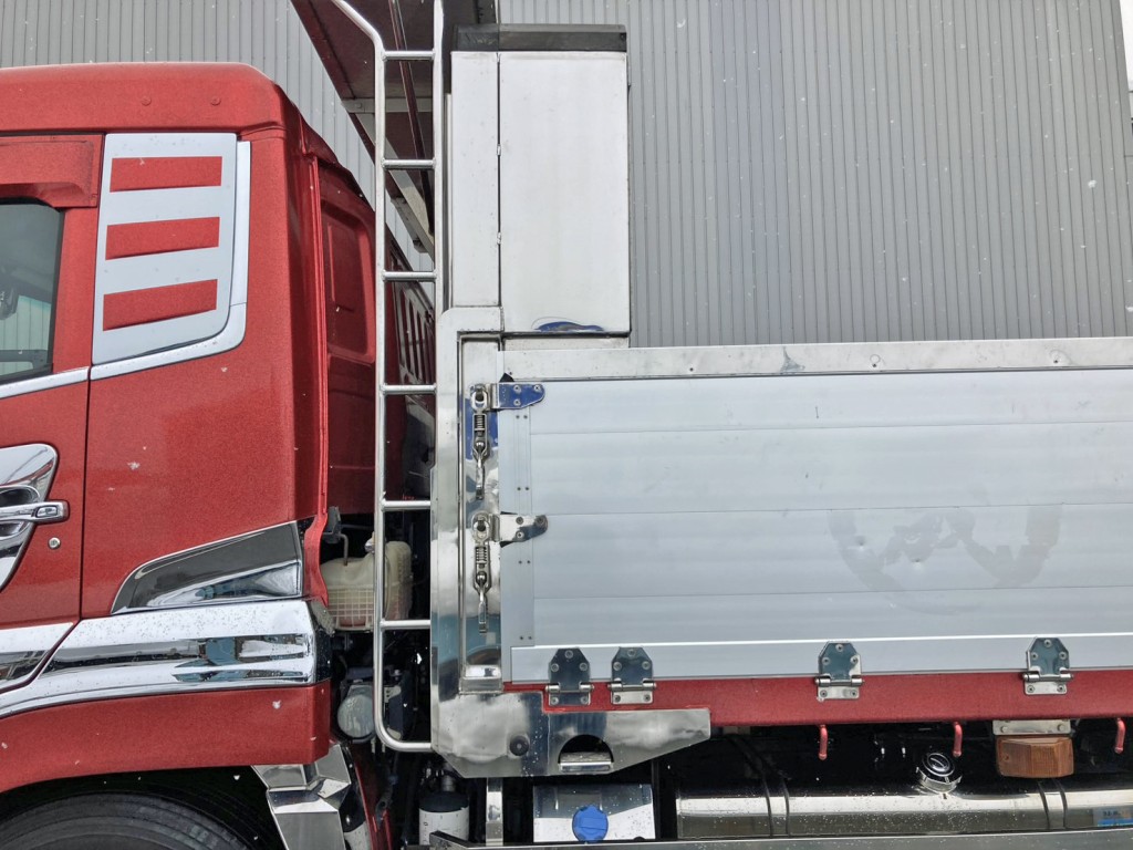 プロテクター助手席側の状態です。(アオリを閉じた状態です)|UDトラックス  2PG-CD5CAの写真21