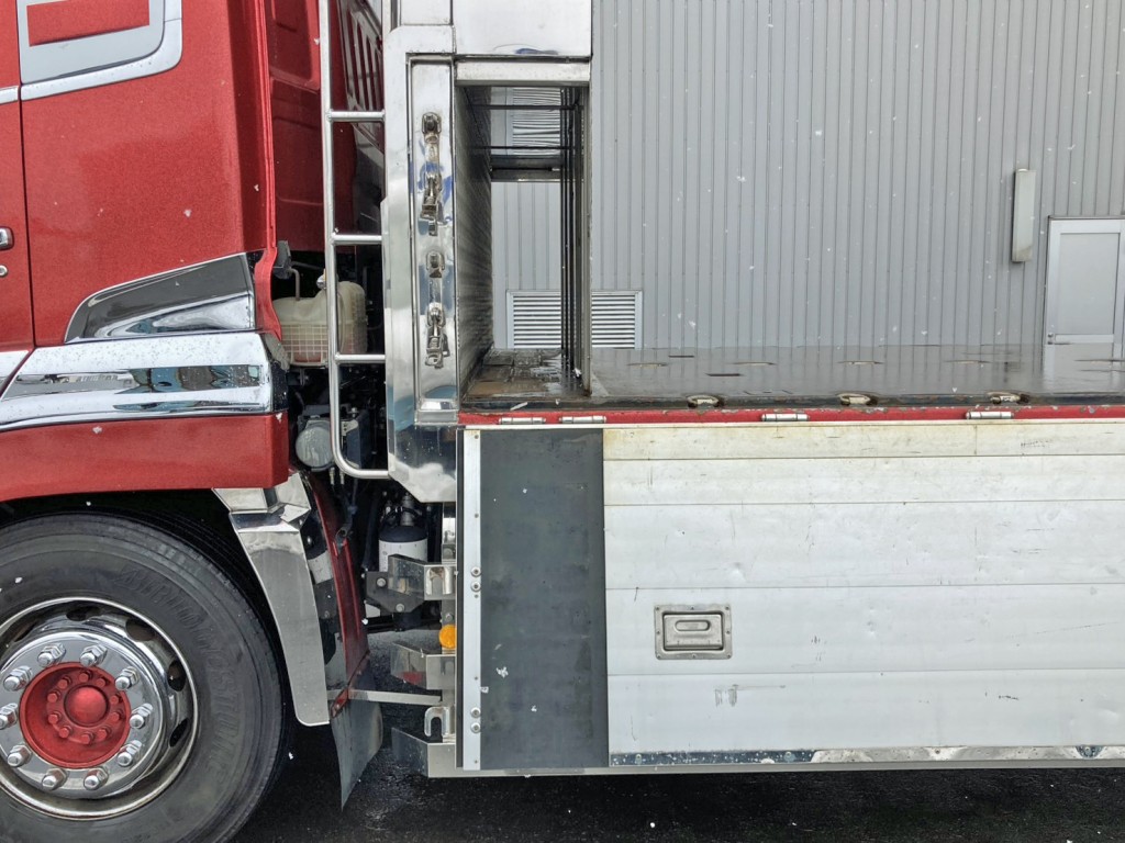 プロテクター助手席側の状態です。(アオリを開いた状態です)|UDトラックス  2PG-CD5CAの写真22