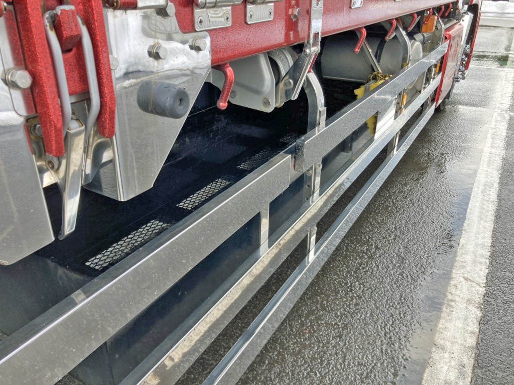 ボディー運転席側中央部にりん木入れが付いています。|UDトラックス  2PG-CD5CAの写真34