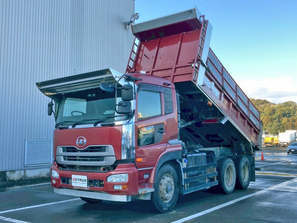 フロントバイザー付きです。|UDトラックス クオン QKG-CW5XLの写真1