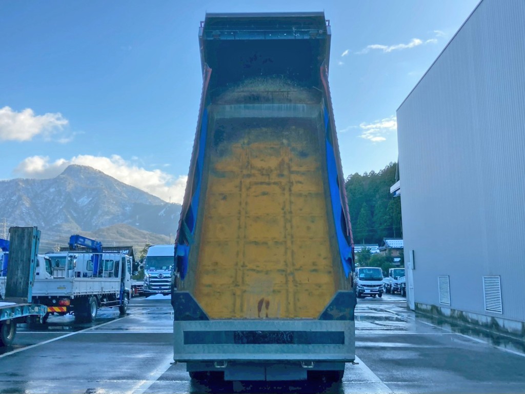 床は鉄板です。|UDトラックス クオン QKG-CW5XLの写真9