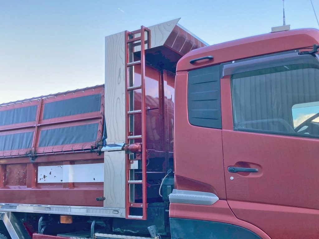 プロテクター側面 及び シートデッキにステンが張られています。|UDトラックス クオン QKG-CW5XLの写真15