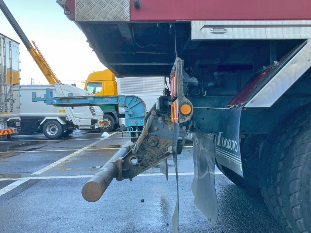 リヤバンパーは可動式です。|UDトラックス クオン QKG-CW5XLの写真32