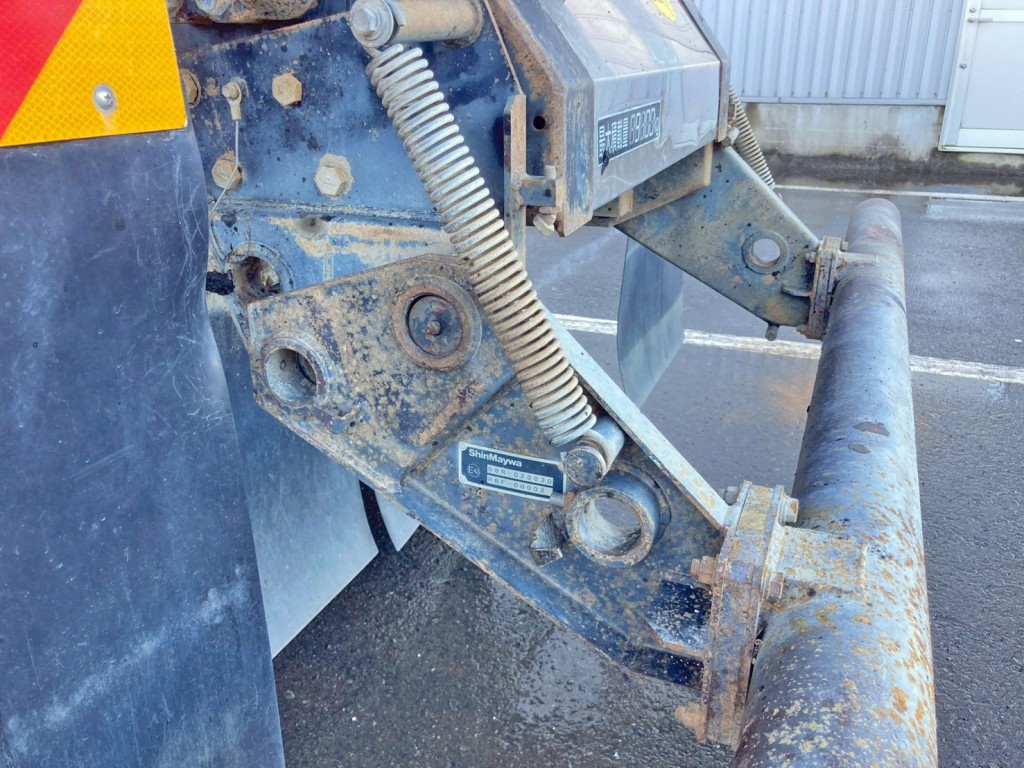 リヤバンパー助手席側のロックピンが欠品しています。|UDトラックス クオン QKG-CW5XLの写真35