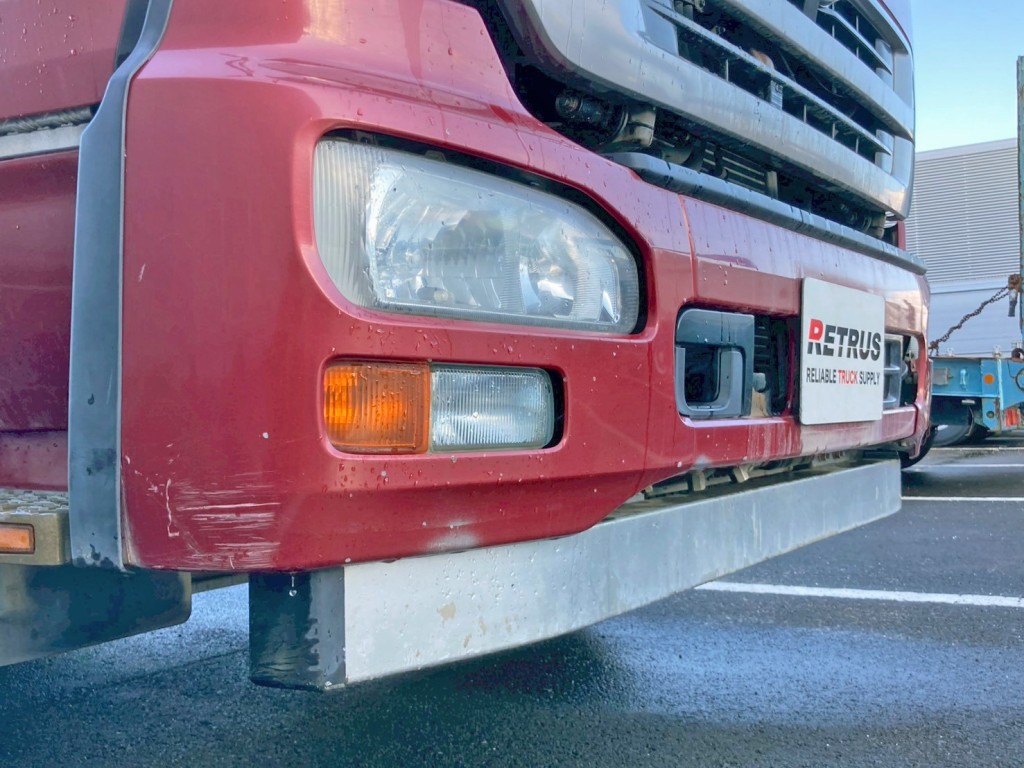 フロントバンパーの所々にキズがあります。(運転席側)|UDトラックス クオン QKG-CW5XLの写真42