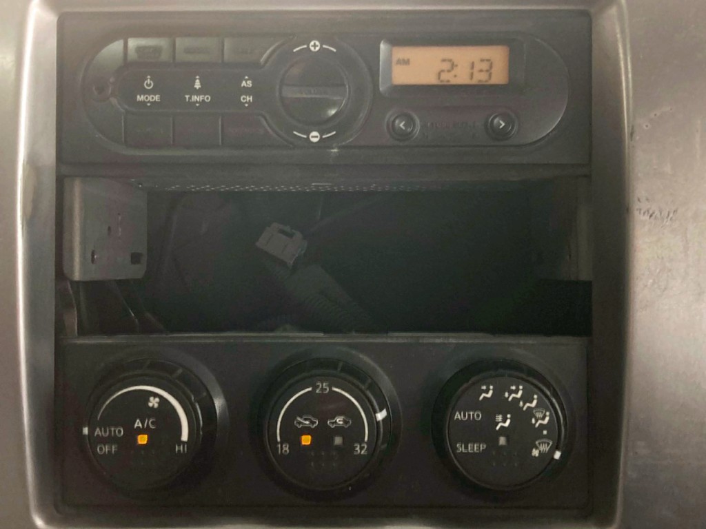 コンソールボックスが欠品しています。|UDトラックス クオン QKG-CW5XLの写真46