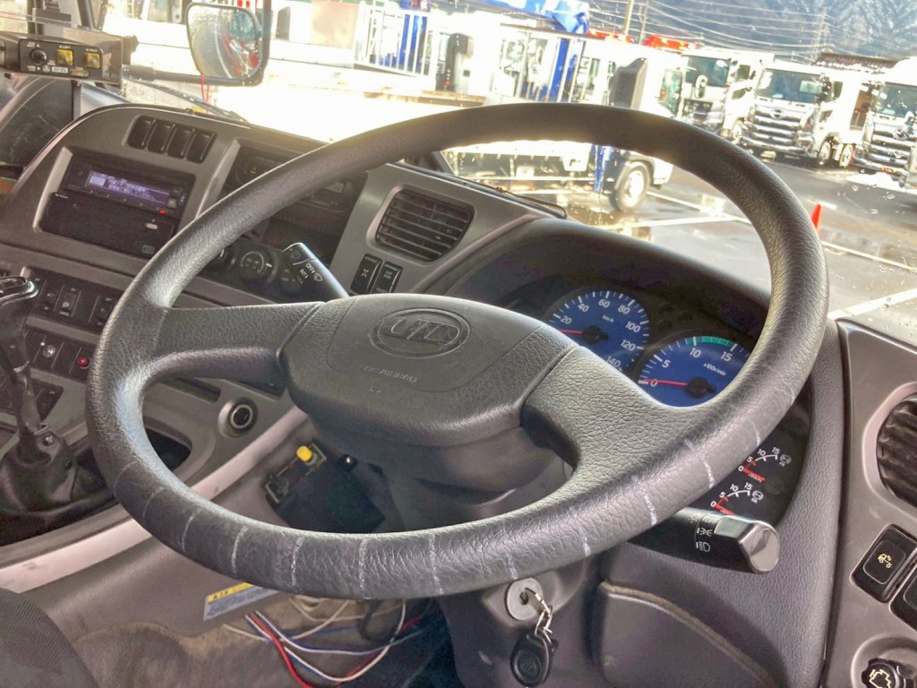 ハンドルグリップにスレがあります。|UDトラックス クオン QKG-CW5XLの写真47