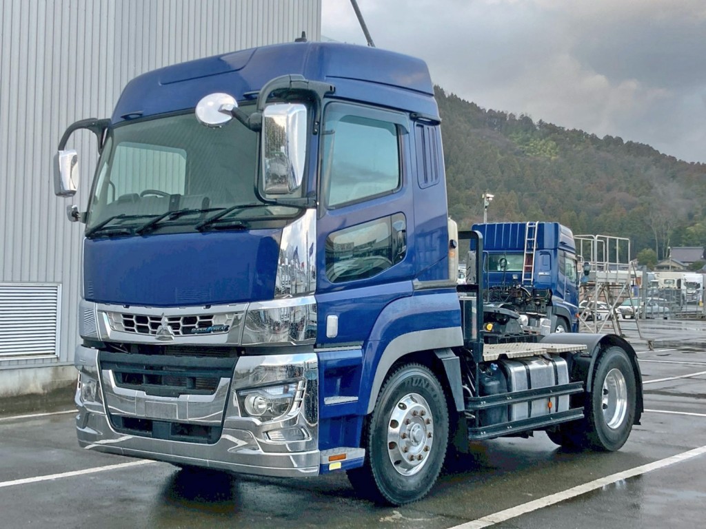 フロント周り、メッキパーツで飾っています。|三菱 スーパーグレート 2RG-FP74HERの写真1