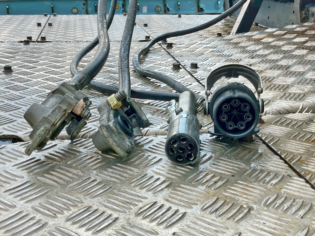 接続コネクターです。|三菱 スーパーグレート 2RG-FP74HERの写真13