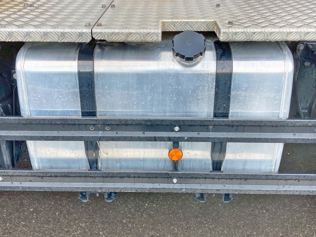 燃料タンクは400Lアルミ製です。|三菱 スーパーグレート 2RG-FP74HERの写真16