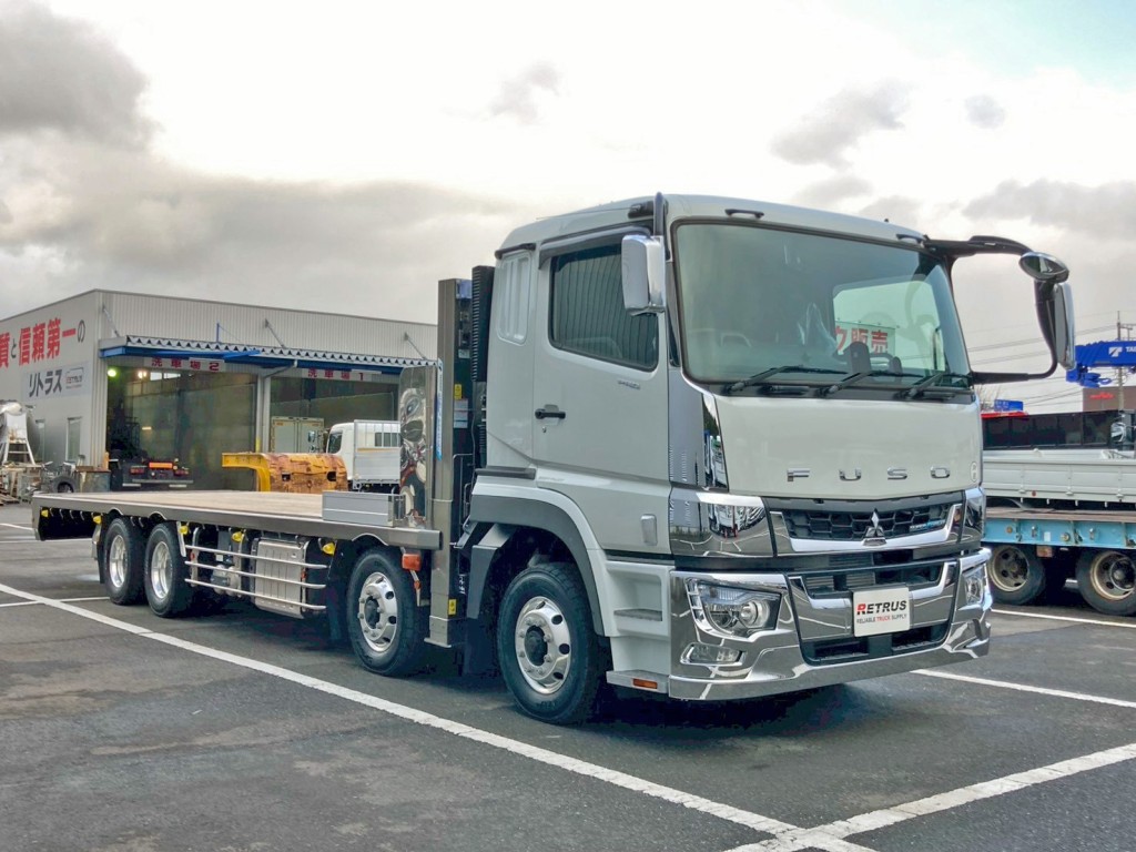 ホイールはアルミ製、サイドバンパー・リヤフェンダーはステンレス製です。|三菱 スーパーグレート 2PG-FS70HZの写真2