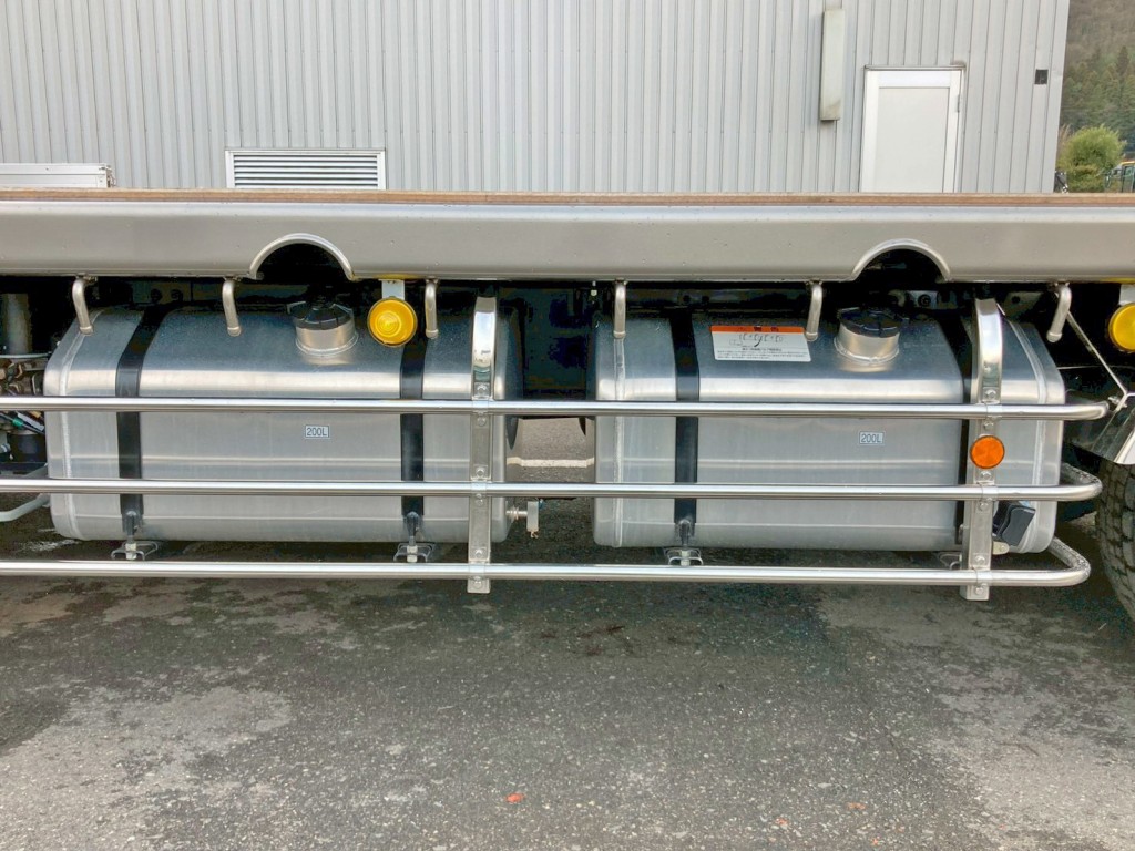 燃料タンクは200Lが2つ付いています。(アルミ製)|三菱 スーパーグレート 2PG-FS70HZの写真21