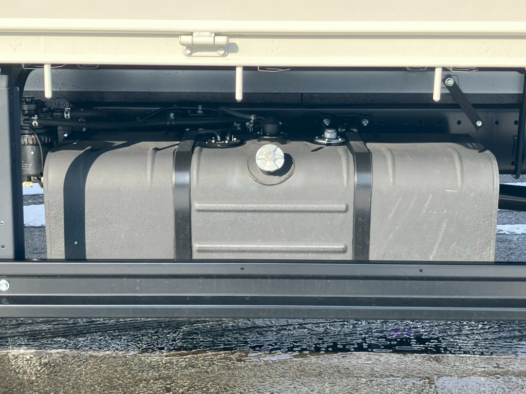 燃料タンクは100Lです。|日野 デュトロ 2KG-XZU720M(2WD)の写真11