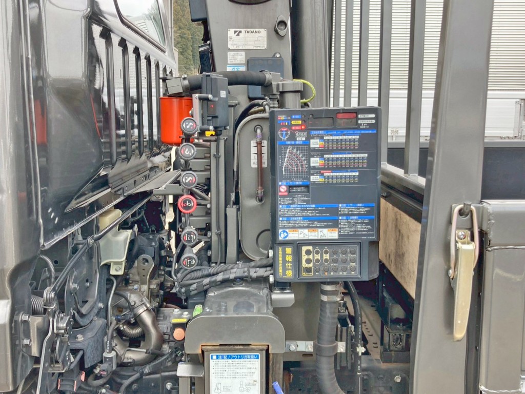 クレーンの操作レバーです。|三菱 キャンター 2PG-FEB90(2WD)の写真17