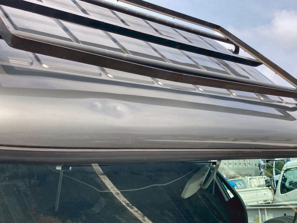 ルーフ前方運転席側にヘコミがあります。|三菱 キャンター 2PG-FEB90(2WD)の写真36