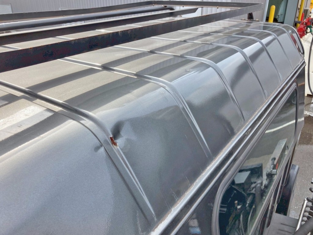 ルーフ後方助手席側にヘコミがあります。|三菱 キャンター 2PG-FEB90(2WD)の写真38