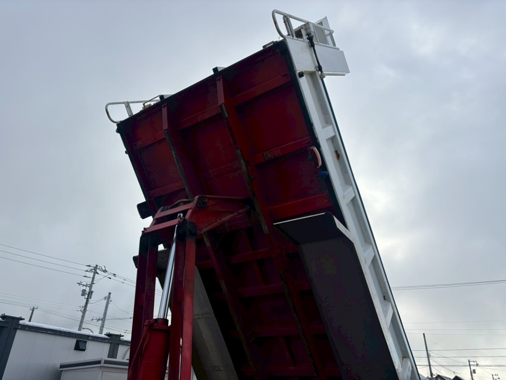 いすゞ ギガ QKG-CXZ77ATの写真15