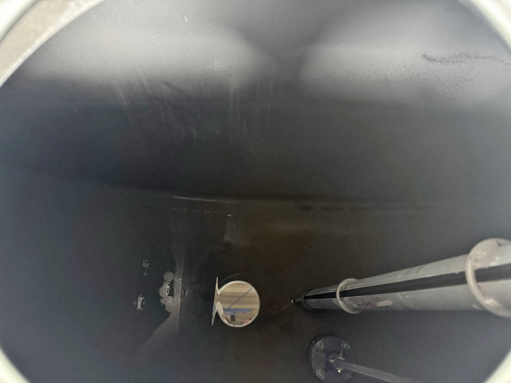 タンク内部の状態です。（後方）|日野 デュトロ 2KG-XZU640F(2WD)の写真10