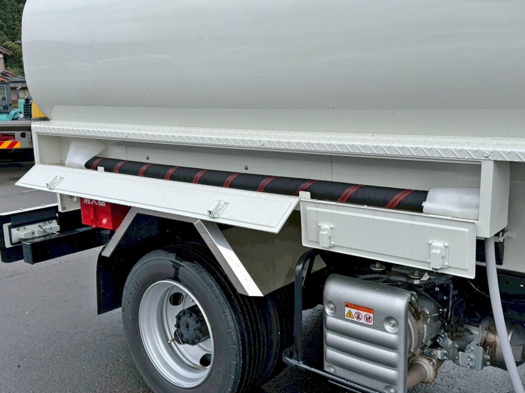 運転席側のホースです。|日野 デュトロ 2KG-XZU640F(2WD)の写真14