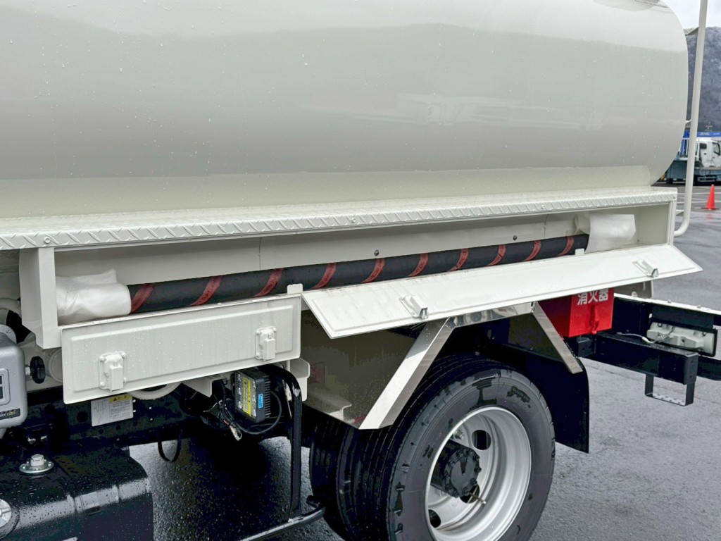 助手席側のホースです。|日野 デュトロ 2KG-XZU640F(2WD)の写真15