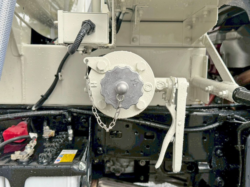 運転席側配管の状態です。|日野 デュトロ 2KG-XZU640F(2WD)の写真22