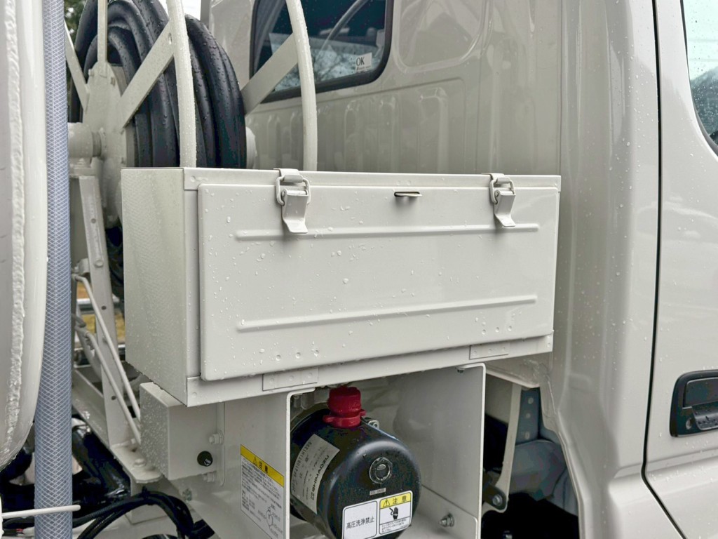 運転席側に工具箱が付いています。|日野 デュトロ 2KG-XZU640F(2WD)の写真23