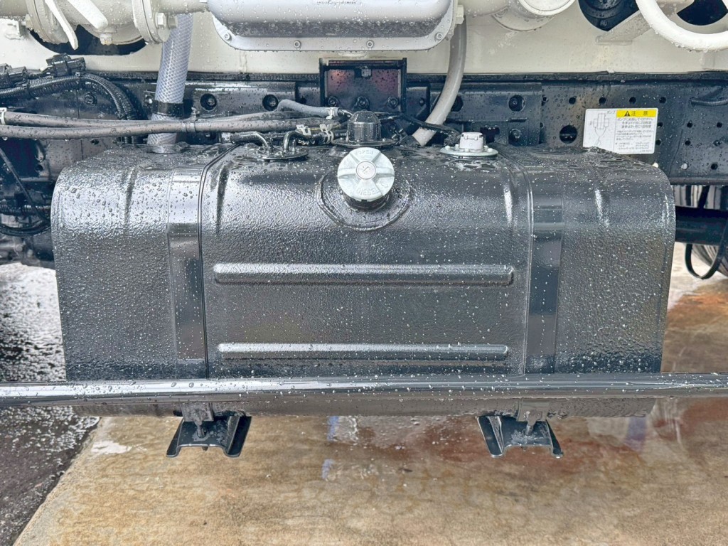 燃料タンクは70Lです。|日野 デュトロ 2KG-XZU640F(2WD)の写真27