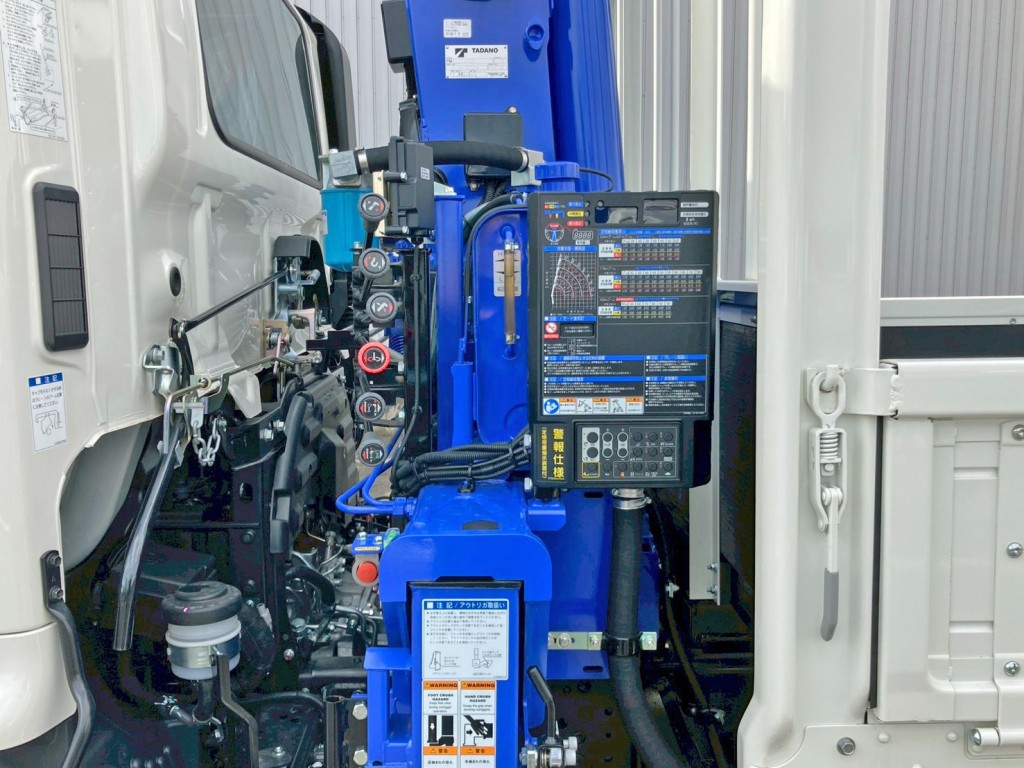 クレーンの操作レバーです。|日野 レンジャー 2PG-FC2ABA(2WD)の写真12