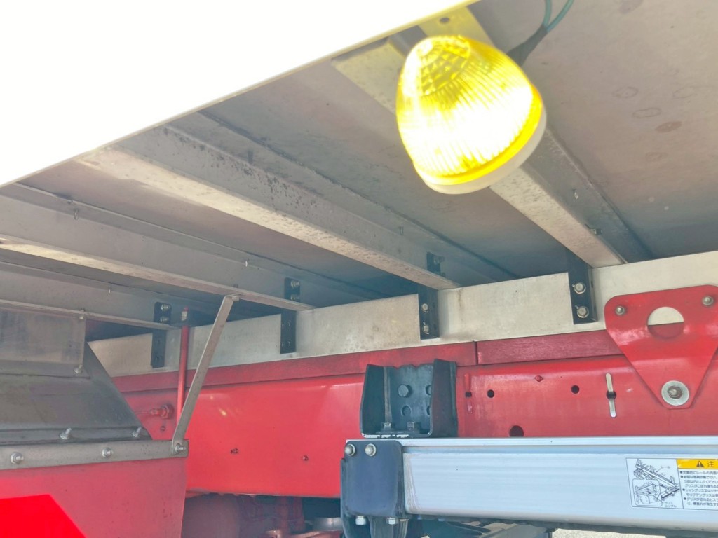 シャーシとネタの状態です。(縦ネタ・横ネタはアルミ製です)|日野 レンジャー 2KG-FC2ABG(2WD)の写真6