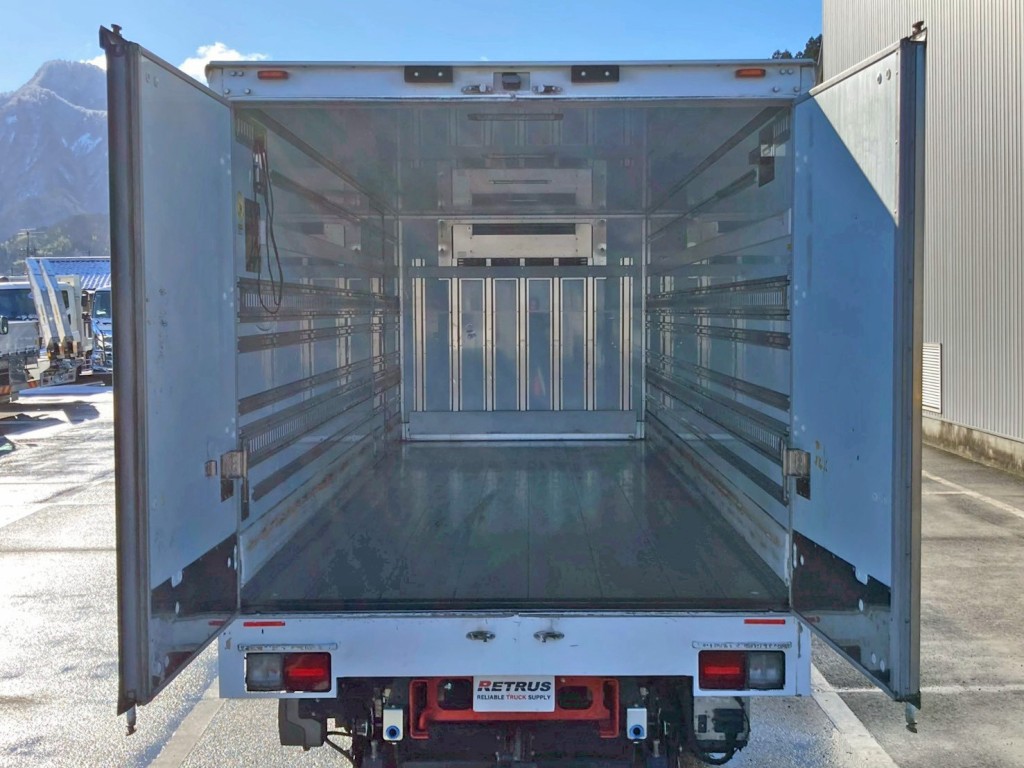 リヤドアは90度ストッパー付きです。|日野 レンジャー 2KG-FC2ABG(2WD)の写真10