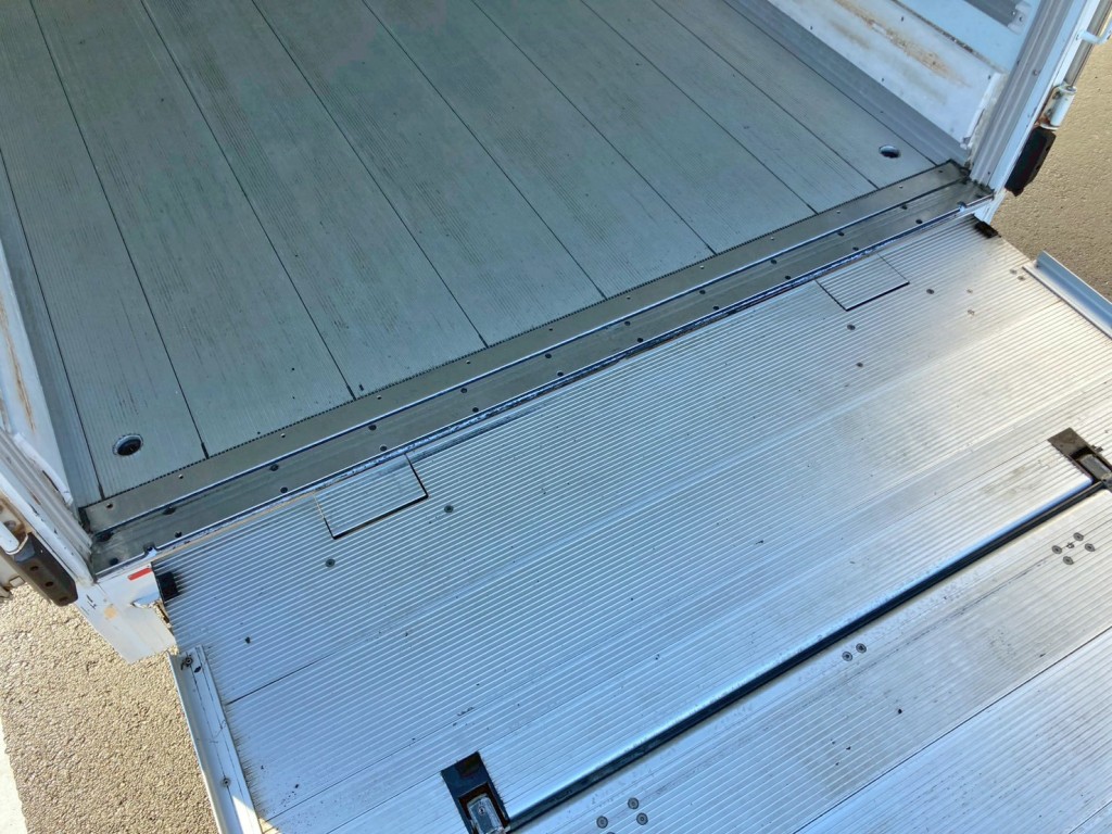 ゲートを上限まで上げた状態です。(ゲートは標準幅です)|日野 レンジャー 2KG-FC2ABG(2WD)の写真18