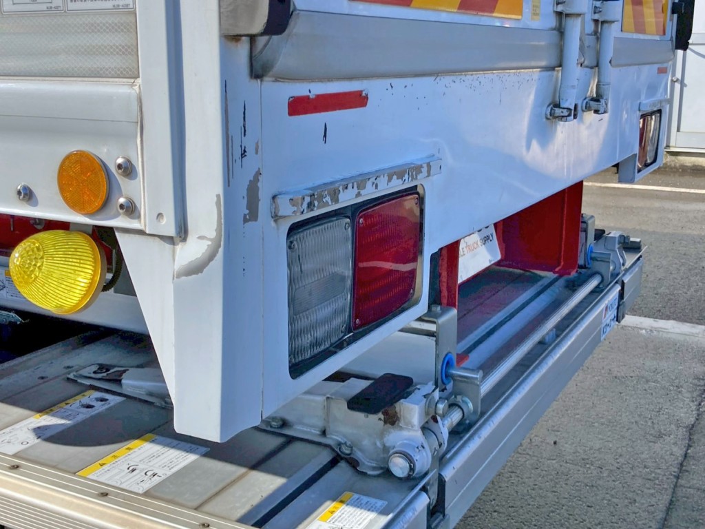 リヤレール助手席側にキズ・曲がりがあります。|日野 レンジャー 2KG-FC2ABG(2WD)の写真21