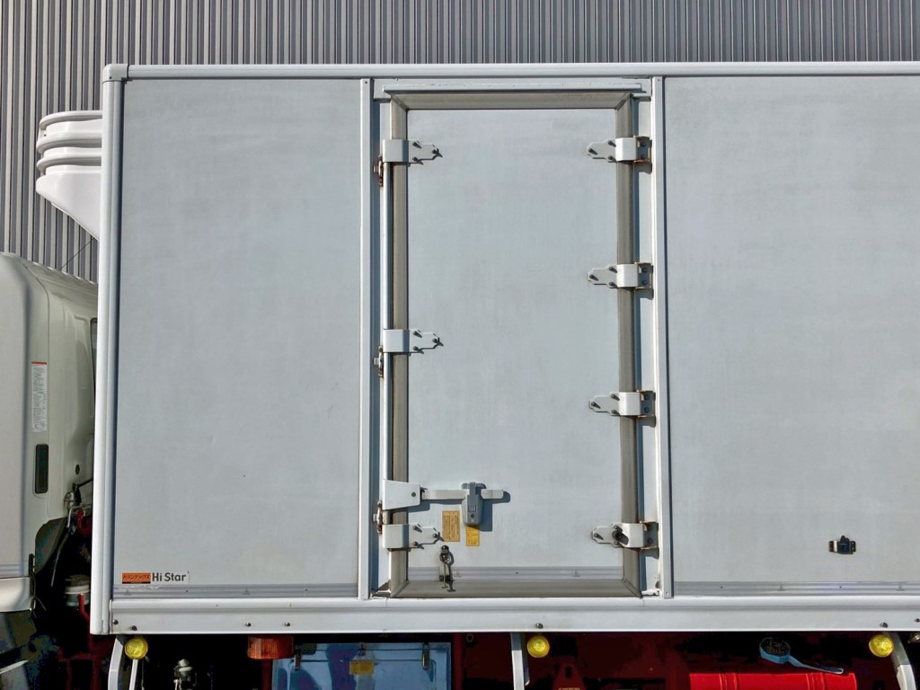 ボディー助手席側前方に片開き式のサイドドアが付いています。|日野 レンジャー 2KG-FC2ABG(2WD)の写真23