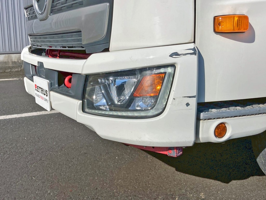 フロントバンパー助手席側にキズがあります。|日野 レンジャー 2KG-FC2ABG(2WD)の写真30