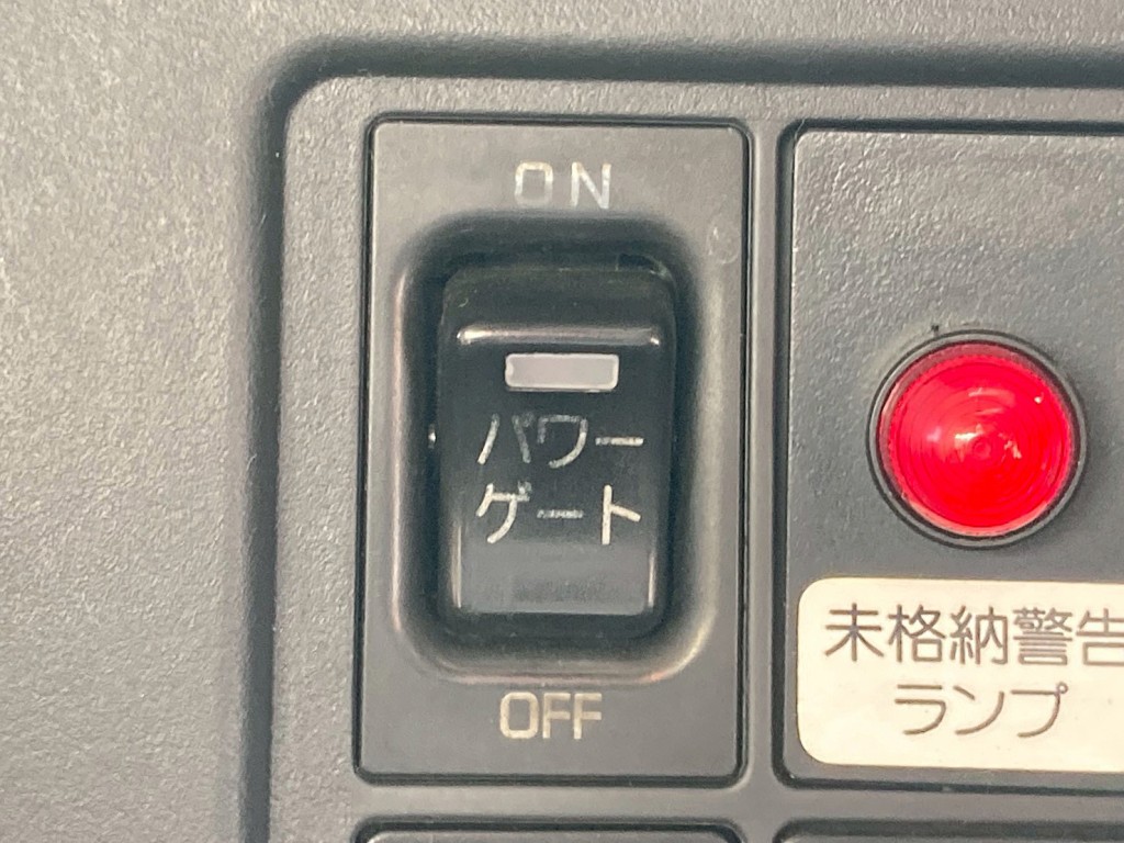 ゲートのメインスイッチです。|日野 レンジャー 2KG-FC2ABG(2WD)の写真40