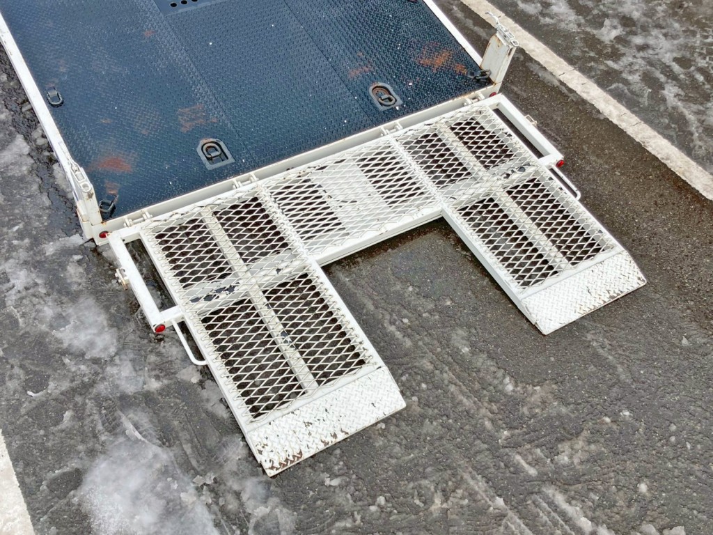 歩みは手動式です。|いすゞ フォワード 2RG-FRR90S2(2WD)の写真15