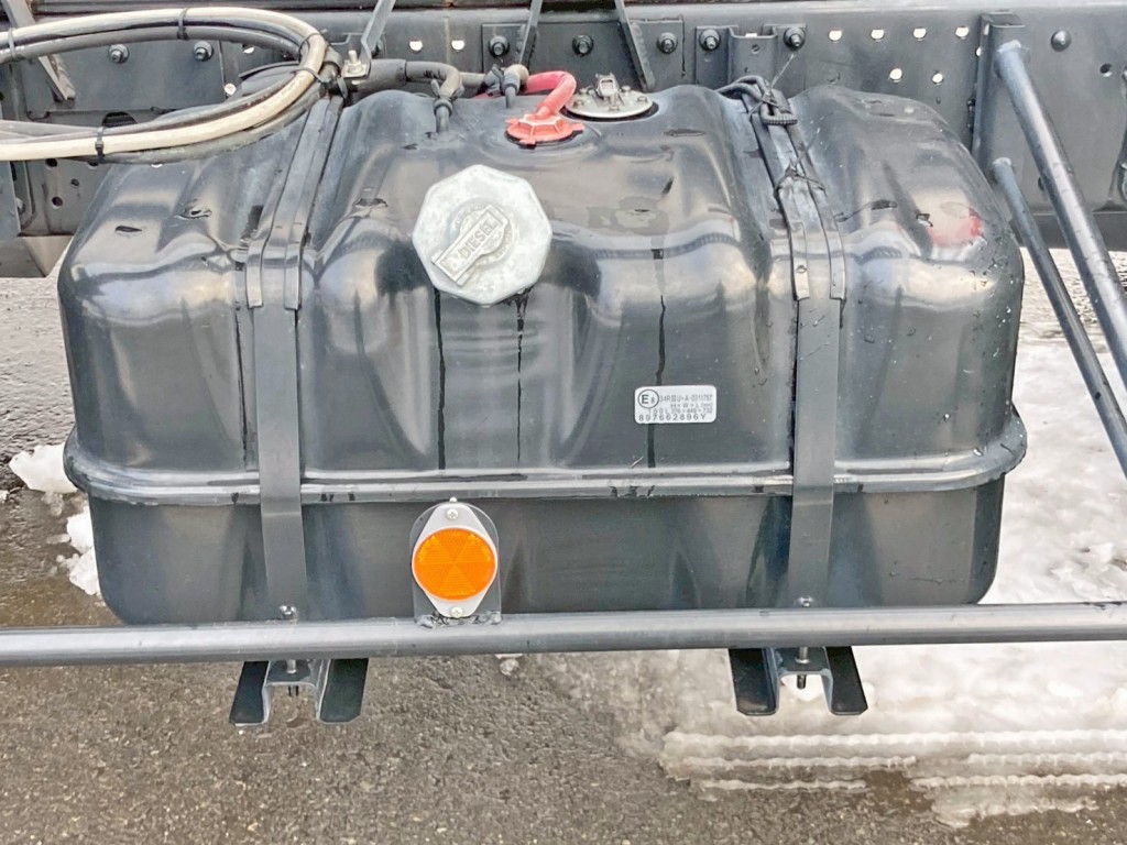 燃料タンクは100Lです。|いすゞ フォワード 2RG-FRR90S2(2WD)の写真21