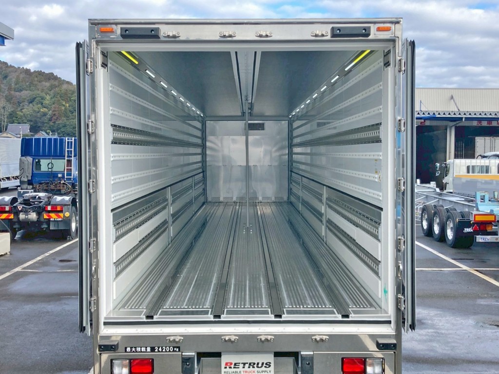 門口周りはステンレス製です。|トレクス  PFB34118の写真10