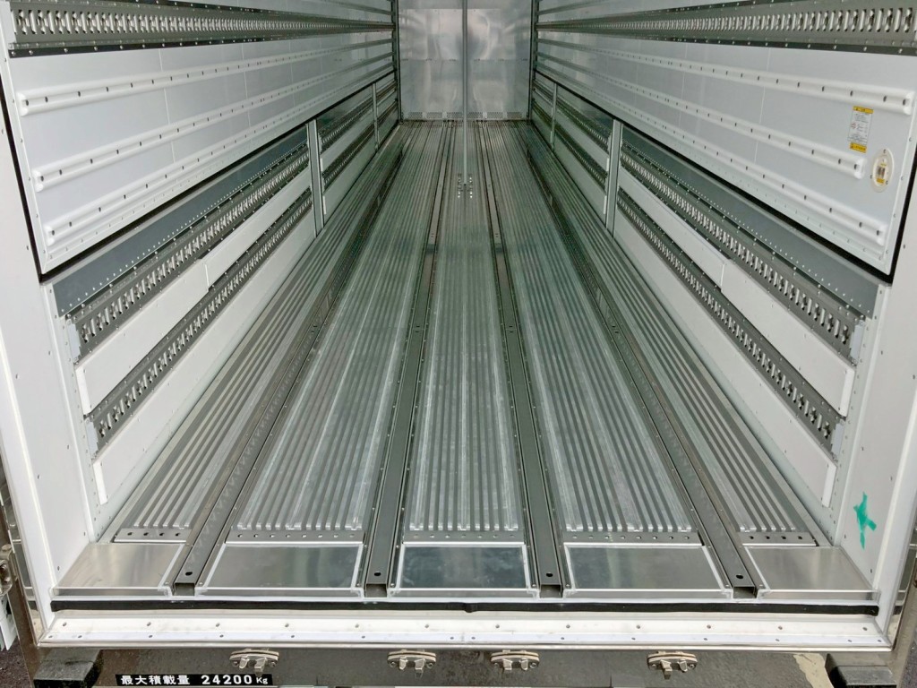 床はI型キーストン・アルミ製です。(ジョロダーレールが4列付いています)|トレクス  PFB34118の写真11