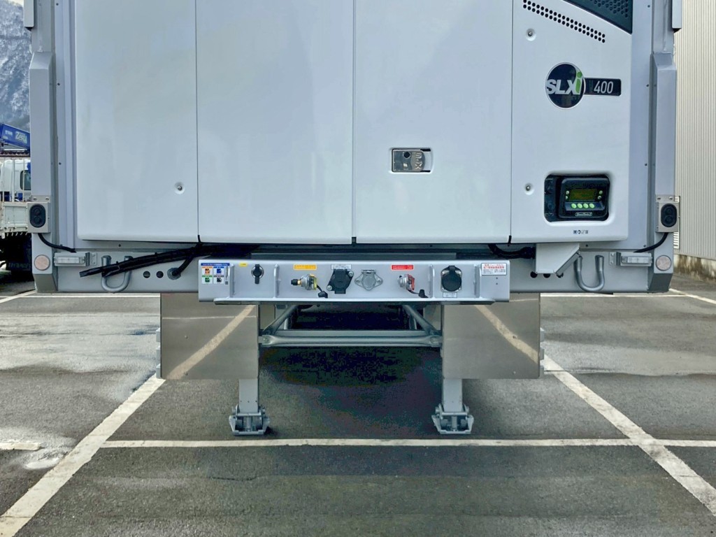 ボディー前方左右にもウイングの開閉スイッチが付いています。|トレクス  PFB34118の写真33