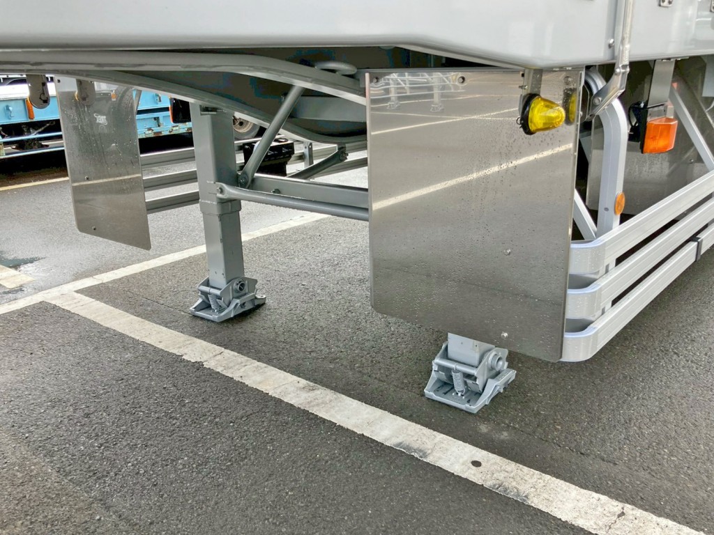 泥除けステーはステンレス製です。|トレクス  PFB34118の写真36