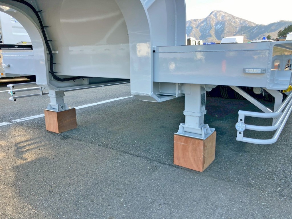 脚は手動式です。|トレクス  PLR430の写真20