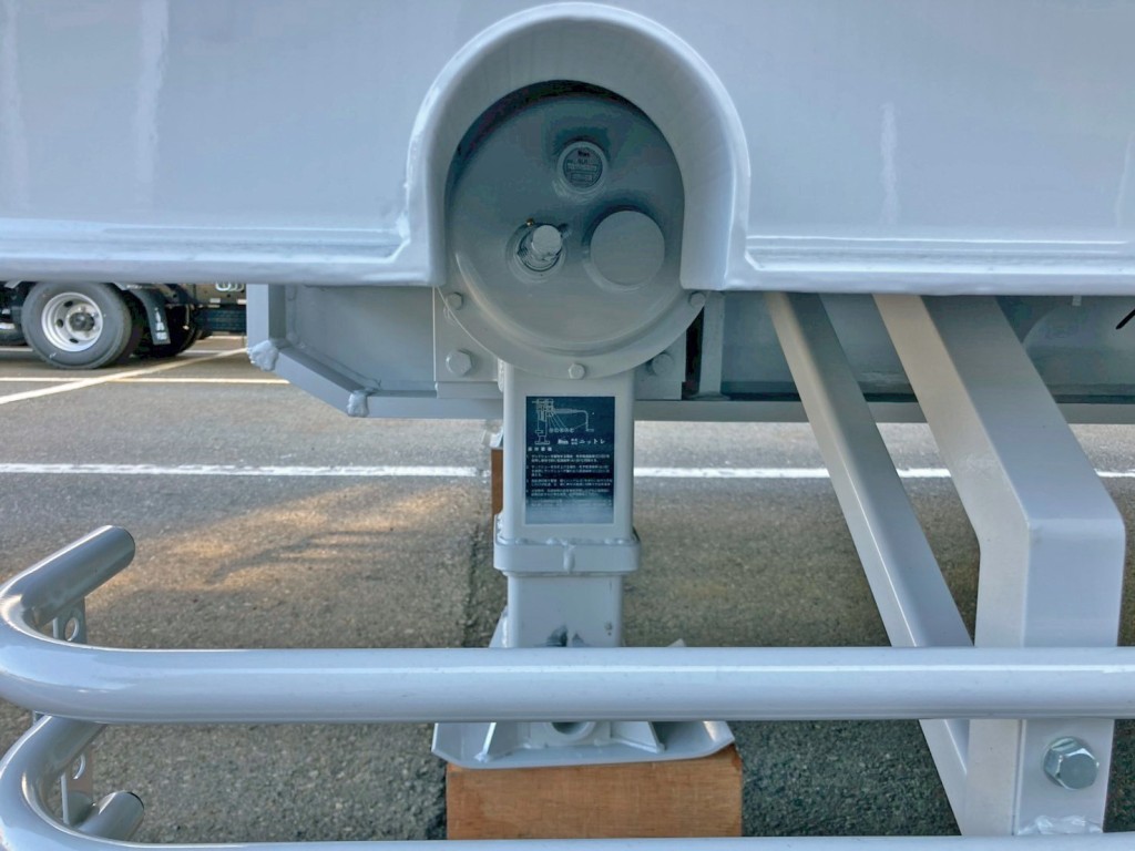 補助脚は脱着式のハンドルで操作します。|トレクス  PLR430の写真21