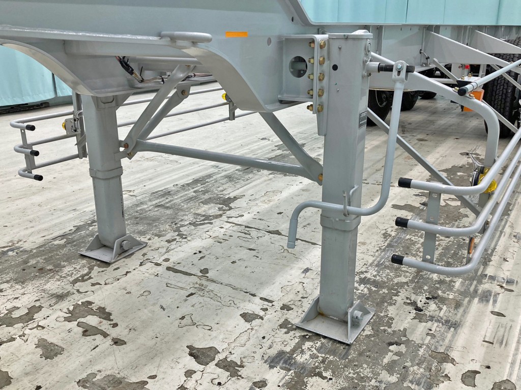 脚は手動式です。|トレクス NCCTB34081の写真16