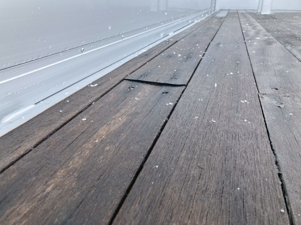 床に浮きがあります。|三菱 スーパーグレート 2KG-FS70HZの写真10