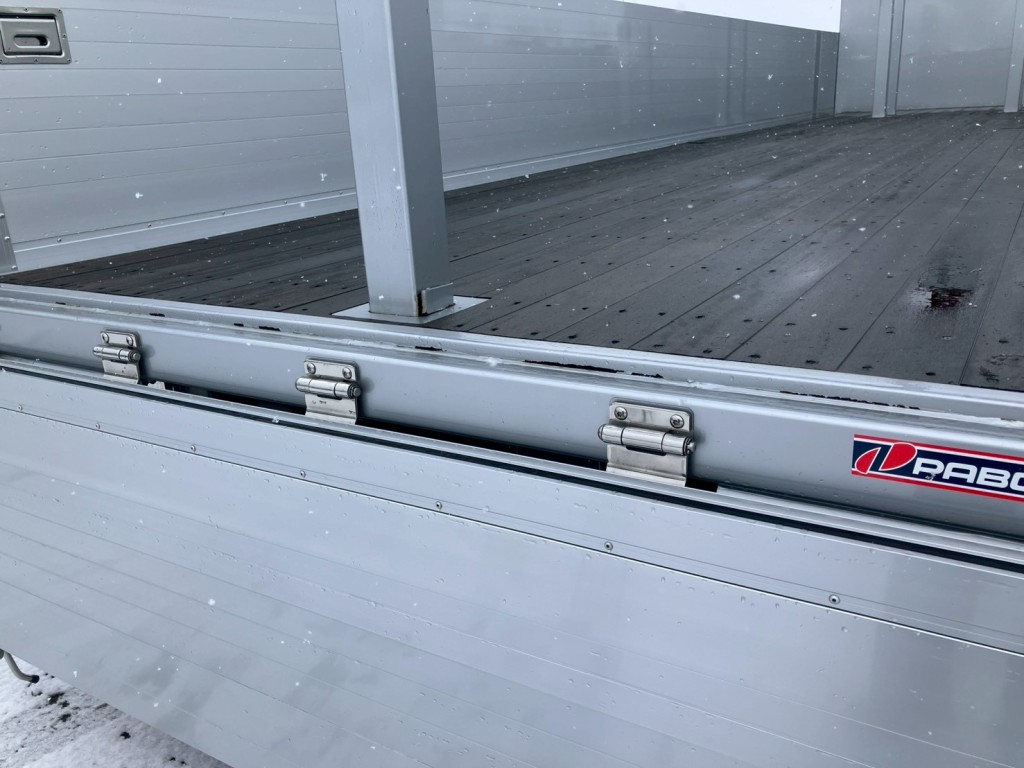 ボディー後方レール部にキズ・サビがあります。|三菱 スーパーグレート 2KG-FS70HZの写真13