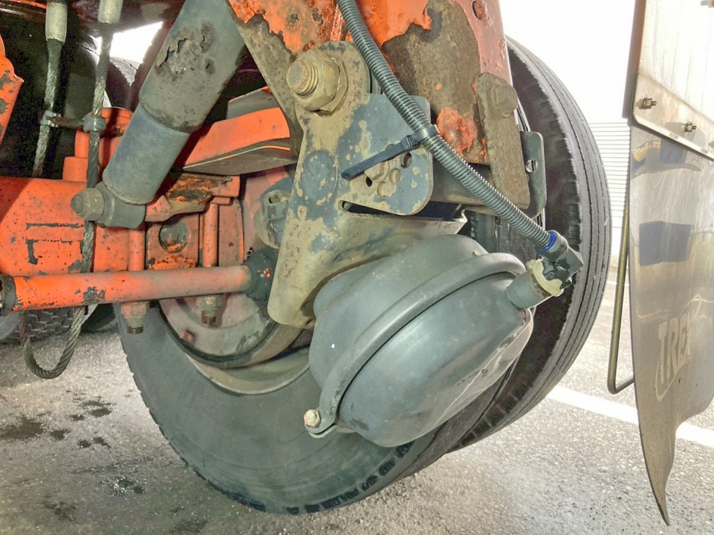 1軸目助手席側ブラケットに割れがあります。|トレクス  PFB34118の写真14