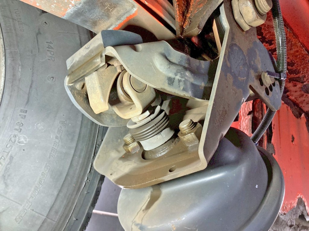 1軸目助手席側ローラーにガタがあります。|トレクス  PFB34118の写真15